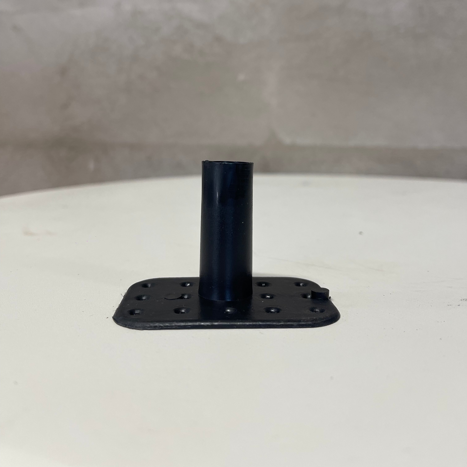 Fäste för stödpinne i kruka